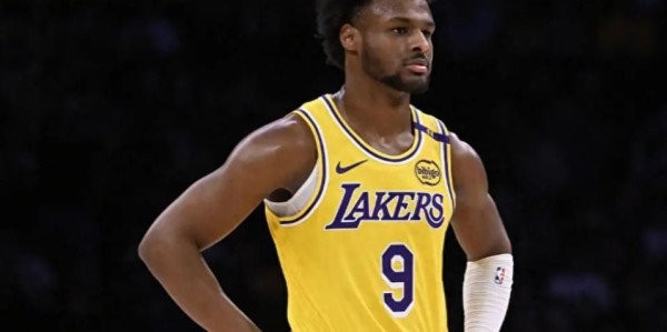 开云官网-我擦！三分绝平，老詹可真是硬，4-0吧！