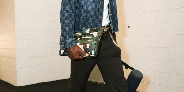 开云官网-我擦！三分绝平，老詹可真是硬，4-0吧！